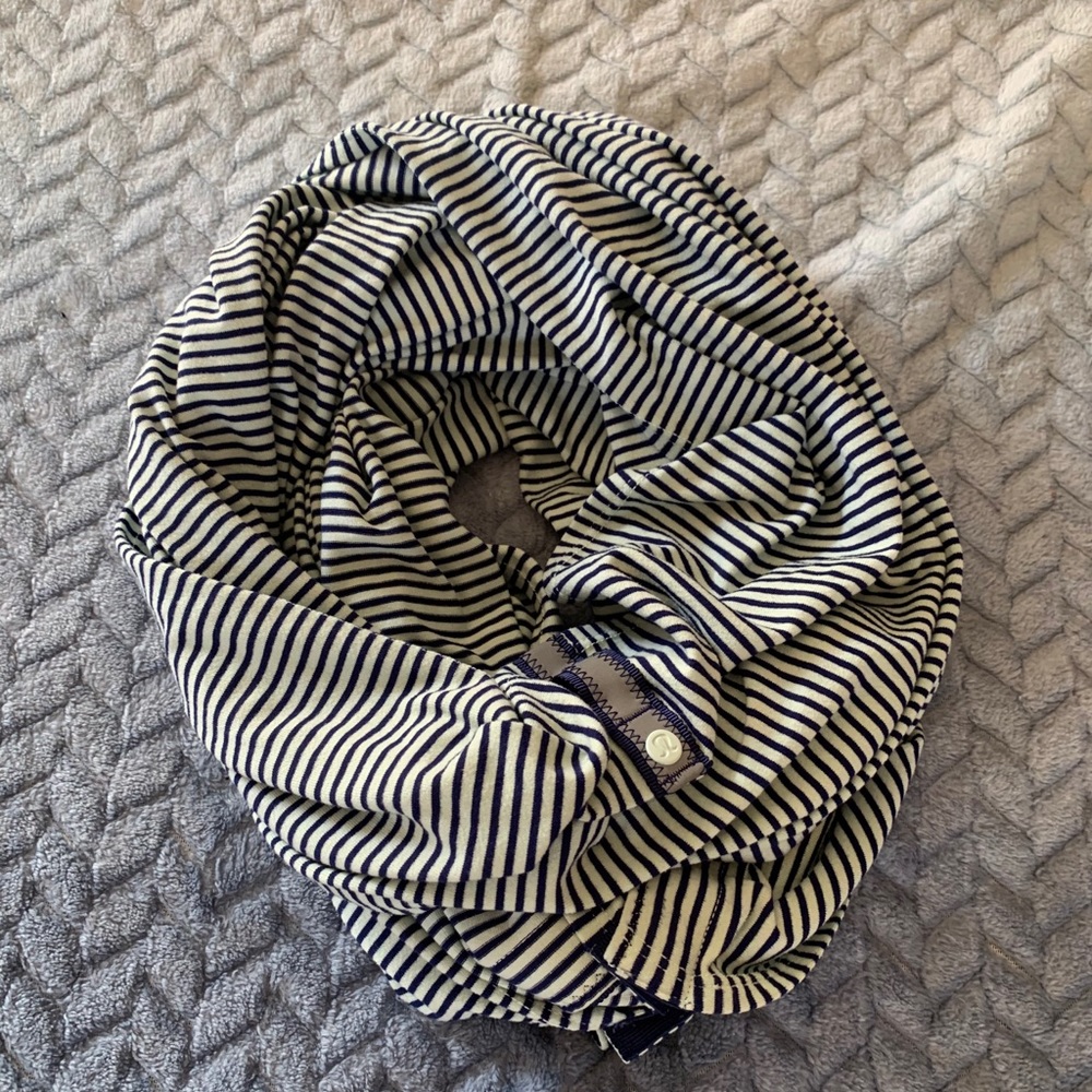 LULULEMON vinyasa scarf